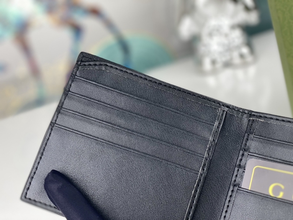 グッチ財布コピー着用イメージ